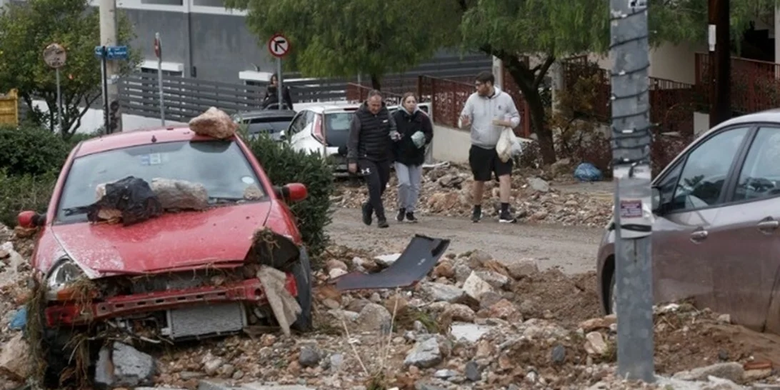 Πάνω από 1.500 κλήσεις δέχτηκε από προχθές η Πυροσβεστική, λόγω των έντονων καιρικών φαινομένων στην Αττική