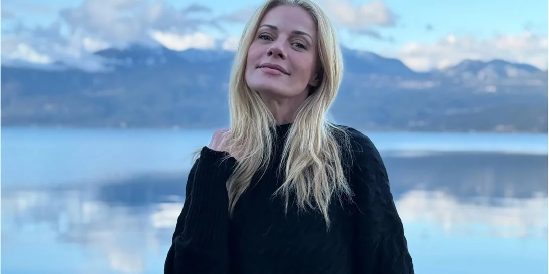 Η Ζέτα Μακρυπούλια φόρεσε το τζιν παντελόνι που είναι τάση για την άνοιξη