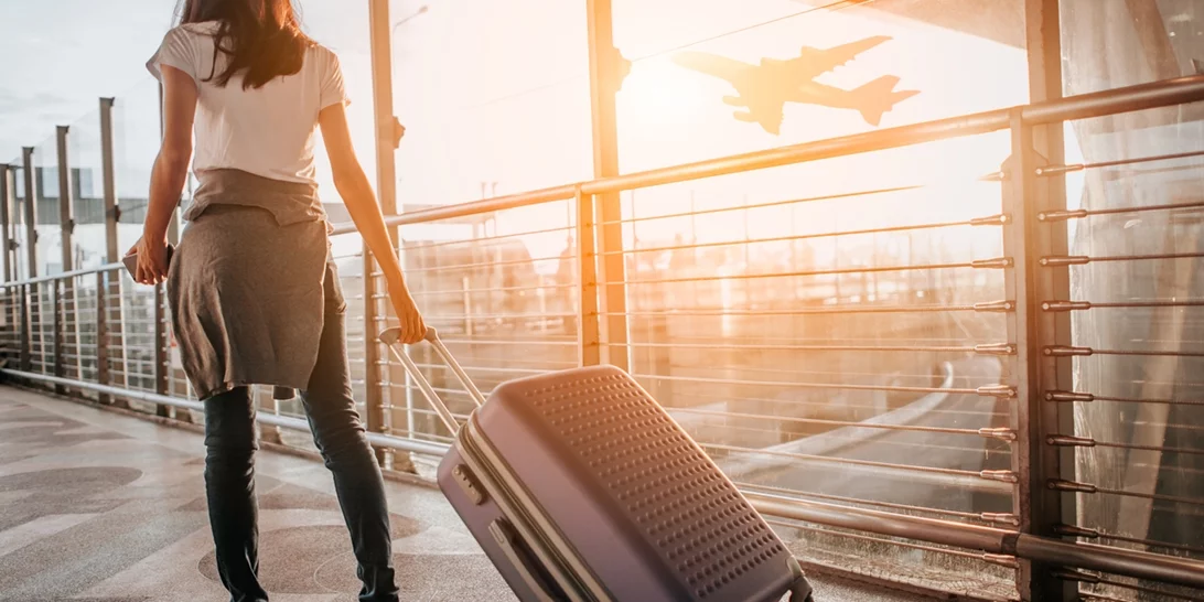 Ταξίδι με αεροπλάνο | Ποια αντικείμενα και υλικά απαγορεύεται να μεταφέρεις στην καμπίνα του αεροπλάνου;