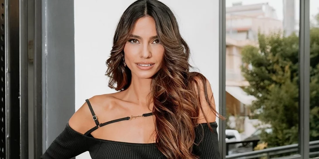 Η Ηλιάνα Παπαγεωργίου στόλισε το χριστουγεννιάτικο δέντρο της | Η πρωτότυπη κορυφή