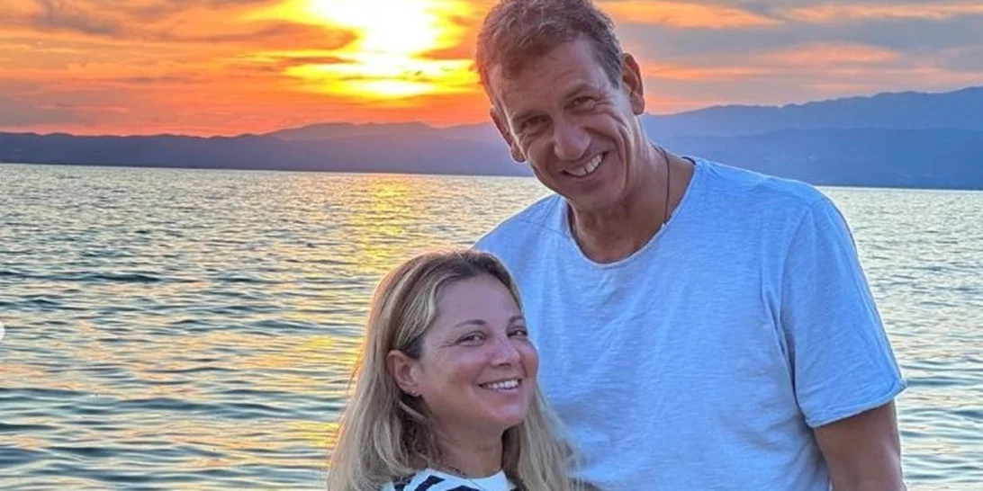 Σε ουζερί στην Αίγινα η Νάνσυ Ζαμπέτογλου και ο Παύλος Γαλακτερός