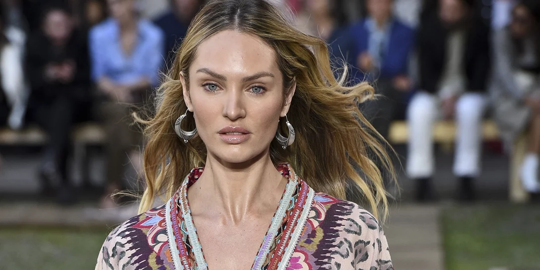 O σύγχρονος τρόπος εφαρμογής του ρουζ για δροσερή όψη στο πρόσωπο