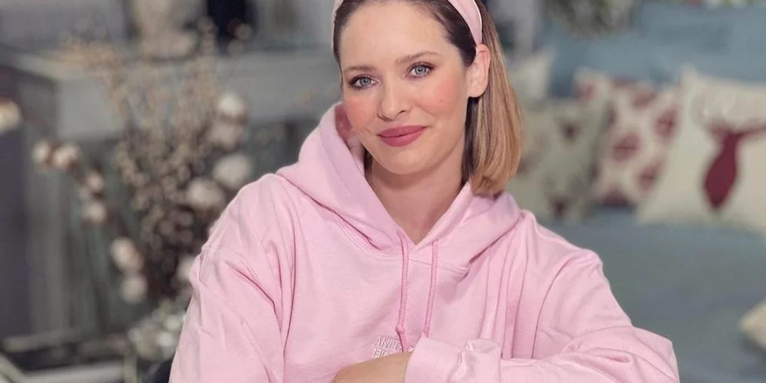 Ανίτα Μπραντ | Με τους τρεις γιους της κάτω από το χριστουγεννιάτικο δέντρο