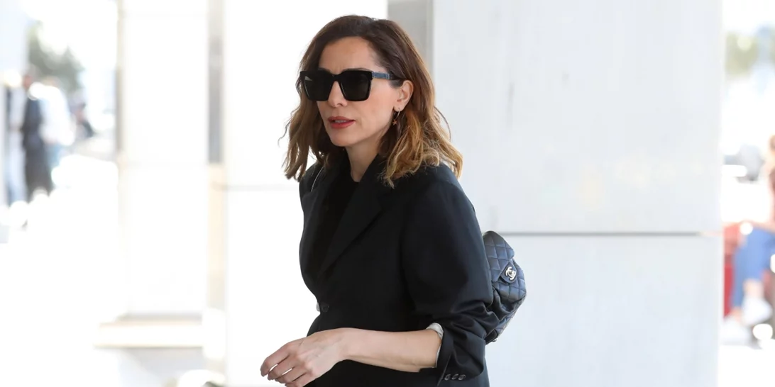 Η Δέσποινα Βανδή με το πιο κολακευτικό μαύρο ολόσωμο μαγιό από το Marks & Spencer