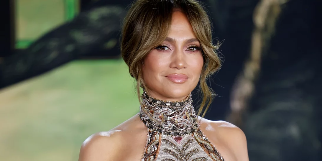 Chocolate Cherry Nails | Το νέο μανικιούρ της Jennifer Lopez είναι η πιο hot πρόταση του χειμώνα