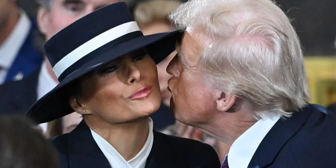 Melania Trump | Το φιλί εξ αποστάσεως στον Donald Trump ... λόγω καπέλου