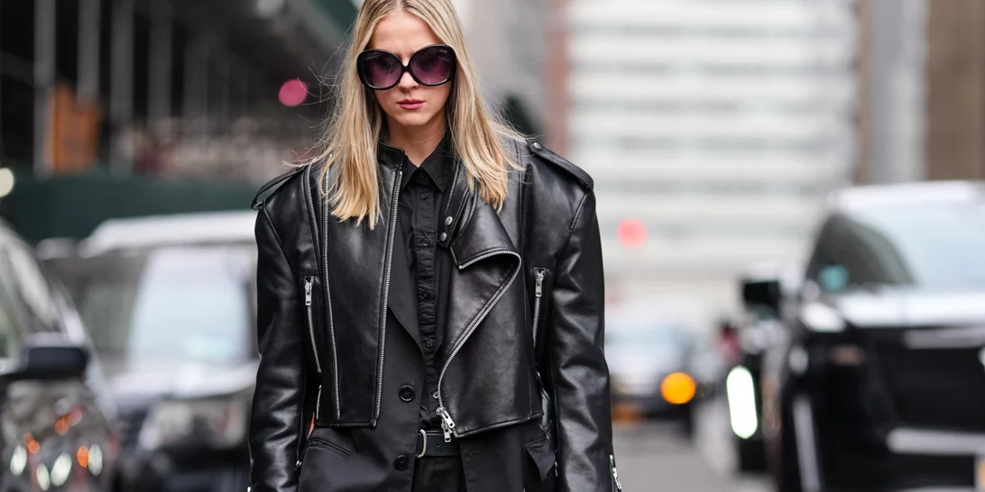 Αυτό το biker jacket κοστίζει 39,95 ευρώ και είναι το διαχρονικό πανωφόρι που χρειάζεσαι στη συλλογή σου