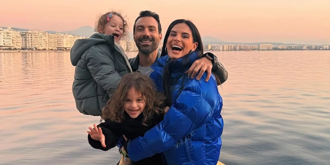 "Με πανέμορφα σγουρά ξανθά μαλλάκια" | Οι κόρες της Χριστίνας Μπόμπα και του Σάκη Τανιμανίδη στο νέο τους ταξίδι