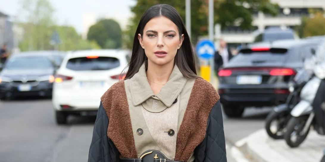 10 street style looks που θα σε πείσουν πως τα μαύρα μποτάκια είναι η must have αγορά του φθινοπώρου