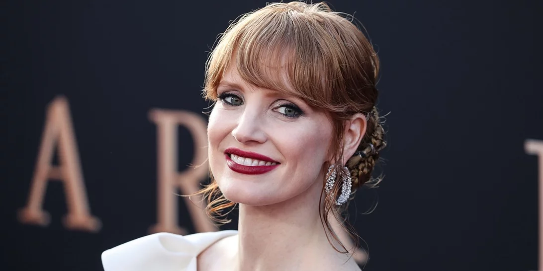 Μακιγιάζ μετά τα 50 | Πώς να φορέσεις σωστά σκουρόχρωμα κραγιόν