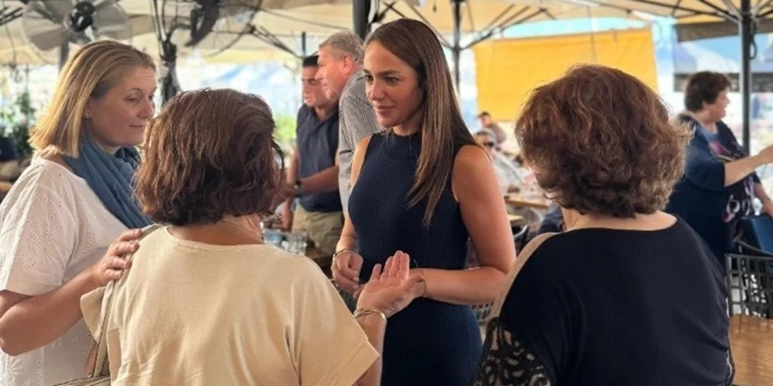 Δόμνα Μιχαηλίδου | Για πρώτη φορά στα δημοτικά σχολεία της Αίγινας σχολικά γεύματα για όλους τους μαθητές