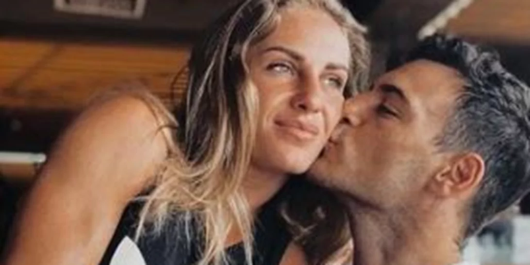 Πιο καλά από ποτέ | Η Κατερίνα Δαλάκα σβήνει την τούρτα των γενεθλίων της στην αγκαλιά του Δημήτρη Φιντιρίκου