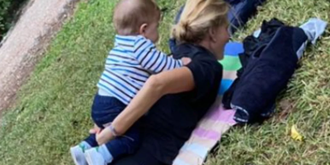 Τζένη Μπαλατσινού | Γυμνάζεται σηκώνοντας τον 10 μηνών γιο της (pic)