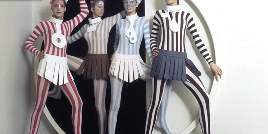 Pierre Cardin | O φουτουριστής της Μόδας που "ταξίδεψε" στο διάστημα και έραψε τα θρυλικά κοστούμια των Beatles