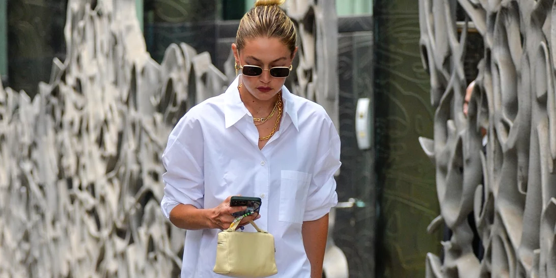 Αυτό το H&M πουκάμισο έγινε ανάρπαστο στο TikTok και ταιριάζει τέλεια με τζιν παντελόνι