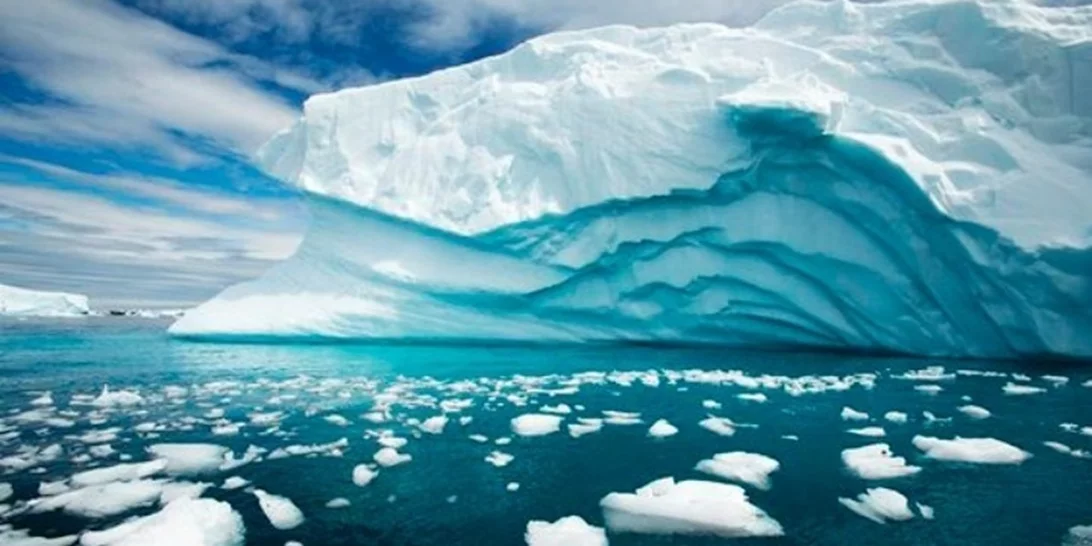 Οι θερμοκρασίες ρεκόρ που καταγράφηκαν το 2024 επιτάχυναν το λιώσιμο των πάγων
