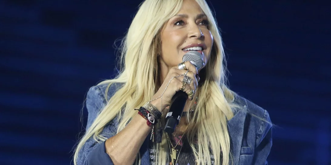 Άννα Βίσση | Με ολόχρυση δημιουργία του Βρεττού Βρεττάκου και εμφάνιση επιμελημένη από τη Σοφία Καρβέλα στη συναυλία της στην Κύπρο