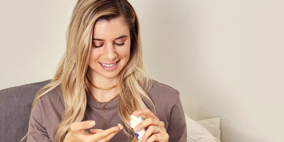 Πες αντίο στις κηλίδες με αυτές τις 3 αλλαγές στη ρουτίνα σου