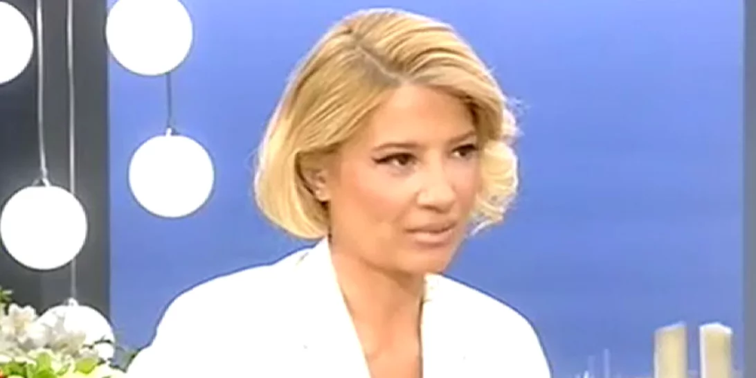 Η Φαίη Σκορδά με πολύ κοντό καρέ