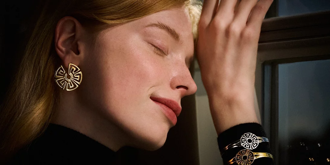 "AENAON" | Η αέναη λάμψη του Οίκου ZOLOTAS αναδεικνύεται μέσα από ένα γούρι-ωδή στο μοτίβο του Μαίανδρου