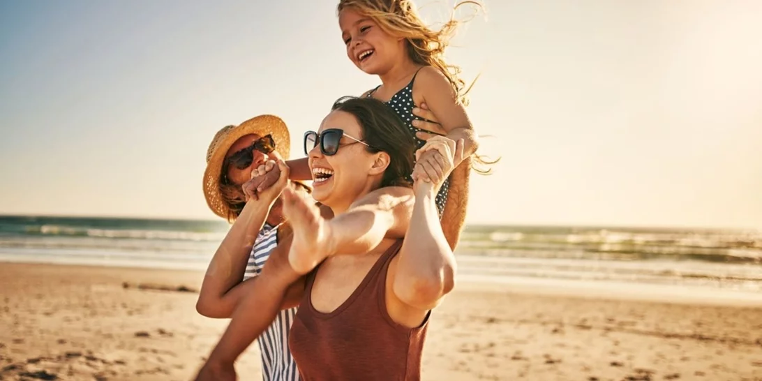 All-in sun care | Τα summer sets που προσφέρουν αντηλιακή προστασία σε όλη την οικογένεια