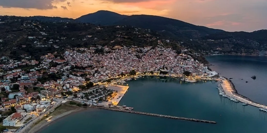 Αυτό είναι το ελληνικό νησί που μάγεψε τους Γερμανούς | Στην κορυφή των προορισμών της Ευρώπης με κινηματογραφική λάμψη