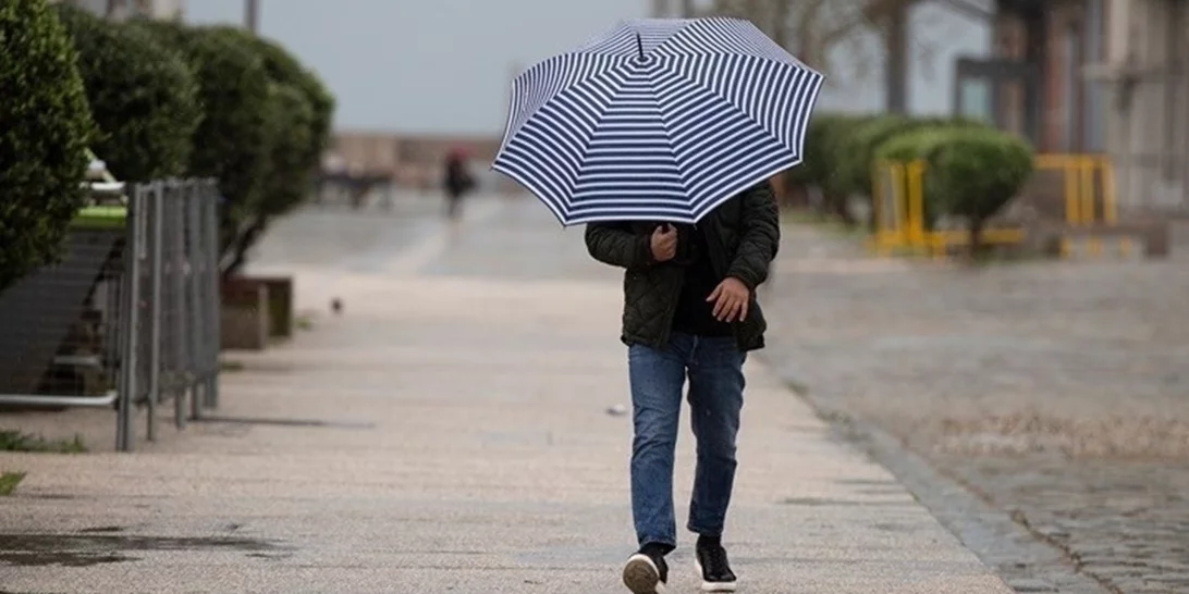 Φθινοπωρινό σήμερα το σκηνικό του καιρού με βροχές, κεραυνούς και χαλάζι σε 6 περιοχές