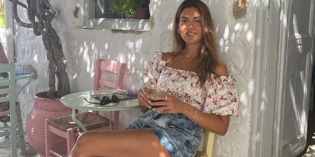 Διπλή γιορτή στο σπίτι της Σταματίνας Τσιμτσιλή | Η φωτογραφία με τις μελαχρινές κόρες της, Νάγια και Μαίρη