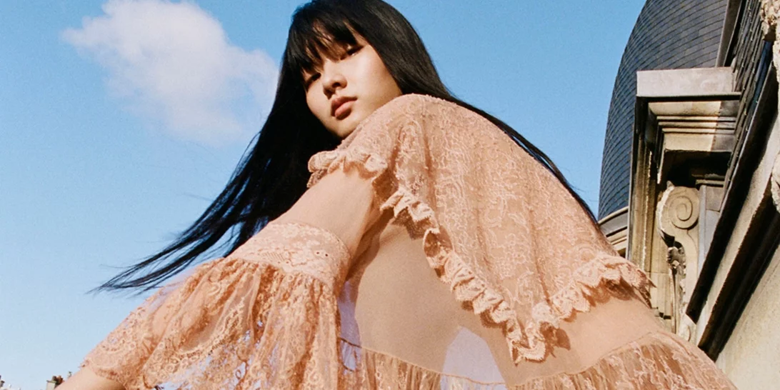 Chloé Winter 2024 | Η κομψότητα και η διαχρονικότητα της νέας συλλογής, διαθέσιμη αποκλειστικά στα καταστήματα Luisa World