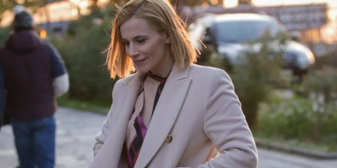 Η Νάντια Μπουλέ ποζάρει με φουσκωμένη κοιλίτσα (νέα φωτογραφία)