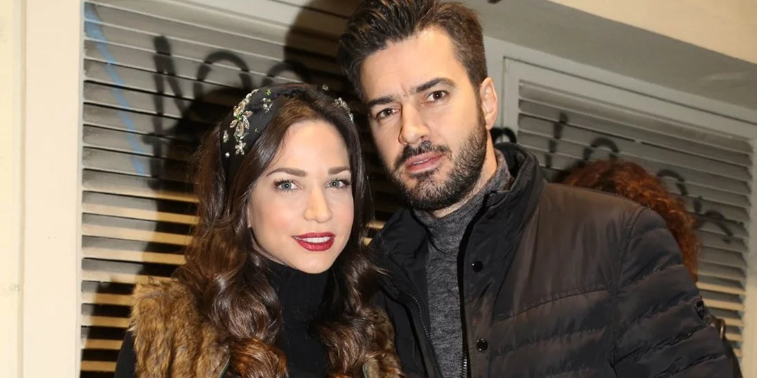 Γιάννης Τσιμιτσέλης - Κατερίνα Γερονικολού | Ρομαντικό dinner στο σπίτι τους - Με αναμμένο κερί και ροδοπέταλα