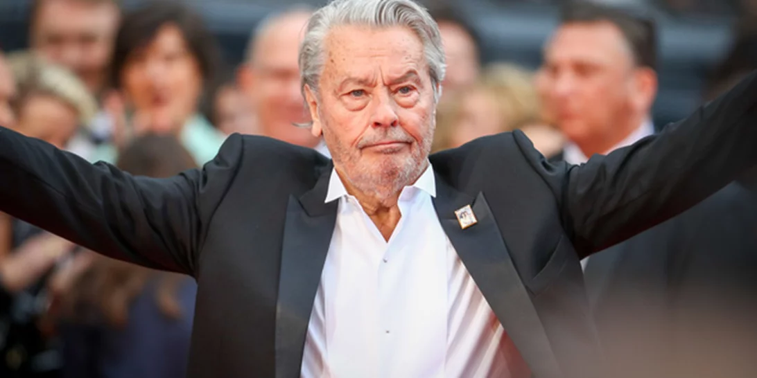 Το Κίεβο παρασημοφορεί τον Αλέν Ντελόν για την υποστήριξή του στην Ουκρανία