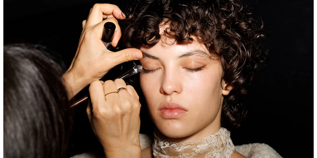 Οι πιο value-for-money καλοκαιρινές σκιές ματιών από τη Zara για καστανά μάτια