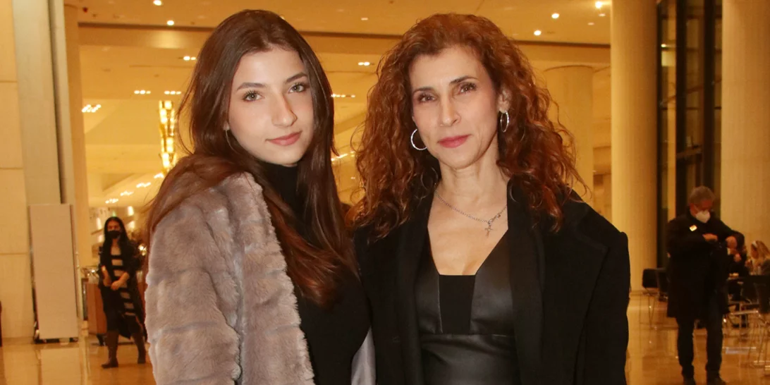 Μαρία Παπαλάμπρου | Η "Νάνσυ" από το "Και οι παντρεμένοι έχουν ψυχή" ποζάρει με τη 17χρονη κόρη της