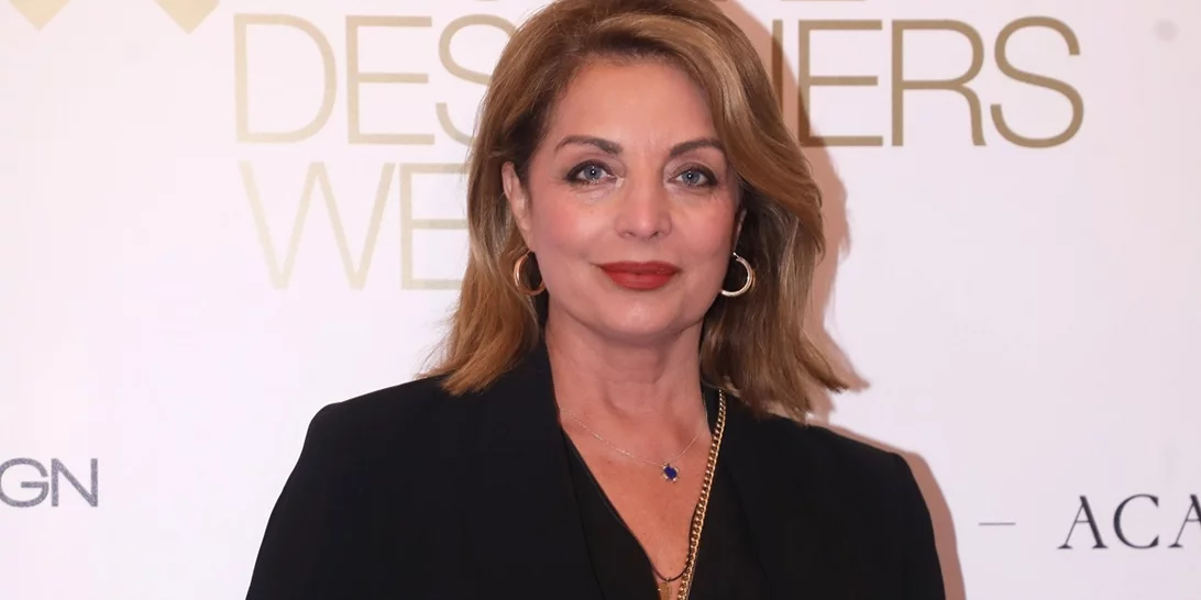 Η Άντζελα Γκερέκου ποζάρει με την οικογένειά της | Η γλυκιά φωτογραφία από το Χριστουγεννιάτικο τραπέζι