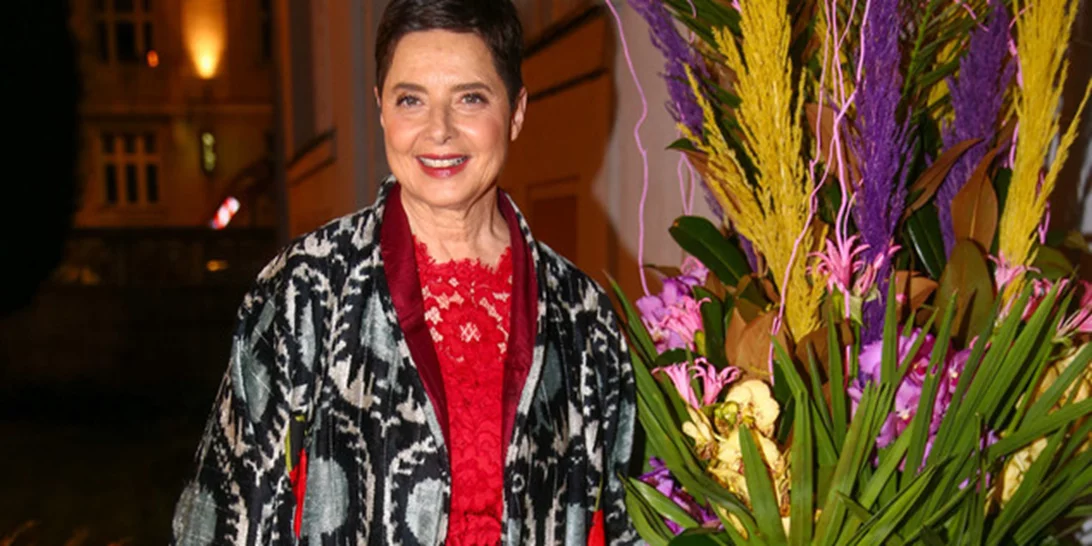 Το βλέμμα του μαγνητίζει: Ο γιος της Isabella Rossellini, Roberto, στην πασαρέλα του οίκου Bvlgari