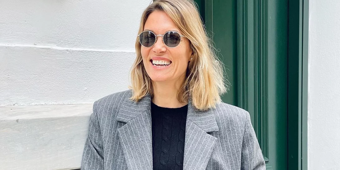 Η Βίκυ Καγιά υιοθέτησε την τάση των long shorts | Τα statement παπούτσια που φόρεσε