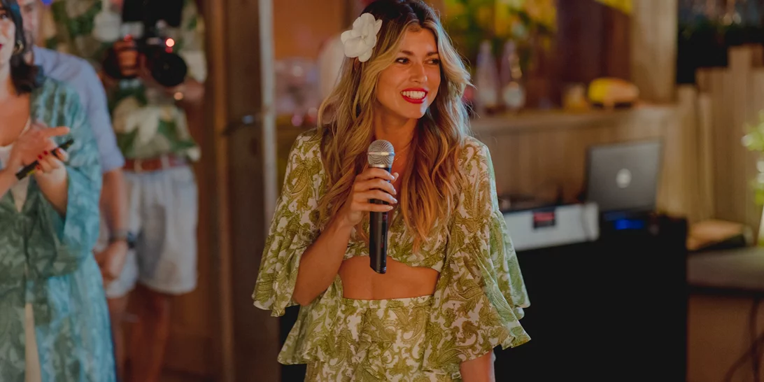 H Apivita καλωσόρισε το καλοκαίρι με το πιο εξωτικό beach party