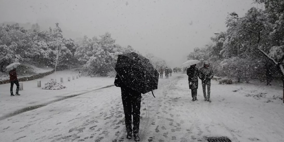 Εκτακτο δελτίο από την ΕΜΥ: Παγετός, βροχές και χαμηλές θερμοκρασίες - Πού θα σημειωθούν χιονοπτώσεις