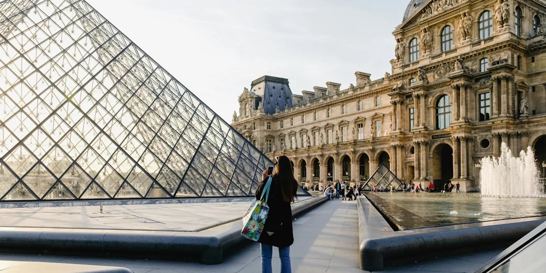 Το Λούβρο εκπέμπει SOS | Τι συμβαίνει και οι επισκέπτες φεύγουν δυσαρεστημένοι από το πιο διάσημο μουσείο της Ευρώπης;