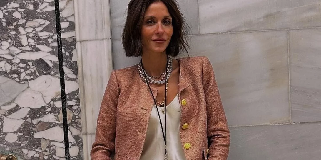 Η Σοφία Καρβέλα με μαντήλι στη μέση - Πώς υιοθέτησε το viral trend