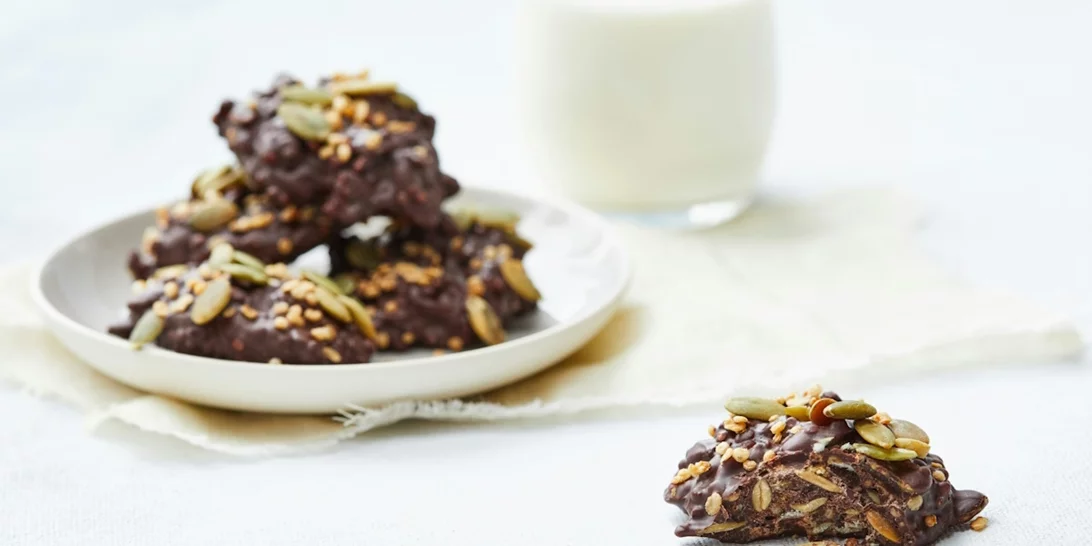 Πανεύκολα σοκολατάκια με γιαούρτι και ξηρούς καρπούς | Το πιο ελαφρύ γλυκό για το Πάσχα