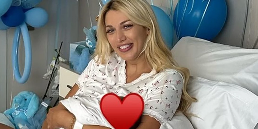 Κωνσταντίνα Σπυροπούλου | Η τρυφερή φωτογραφία με τον έξι μηνών γιο της με χριστουγεννιάτικο φορμάκι