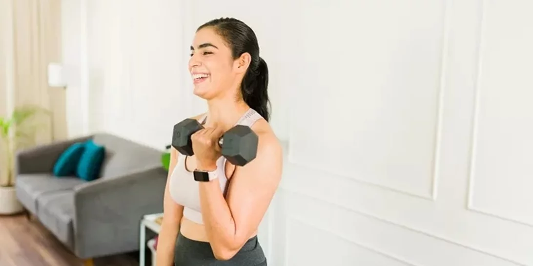 Μετά τα 45 | Οι 4 πιο αποτελεσματικές ασκήσεις για να γραμμώσεις τα μπράτσα σου σε 30 μέρες