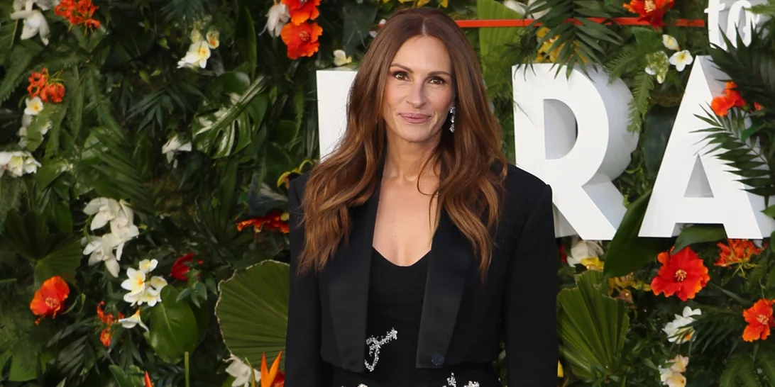Το κρυφό μήνυμα στο φόρεμα της Julia Roberts για την πρεμιέρα της ταινίας "Ticket to Paradise"