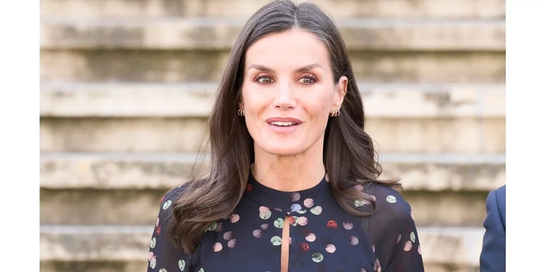 Βασίλισσα Letizia | Με εμπριμέ φόρεμα από τη Massimo Dutti που είναι ιδανικό για την άνοιξη