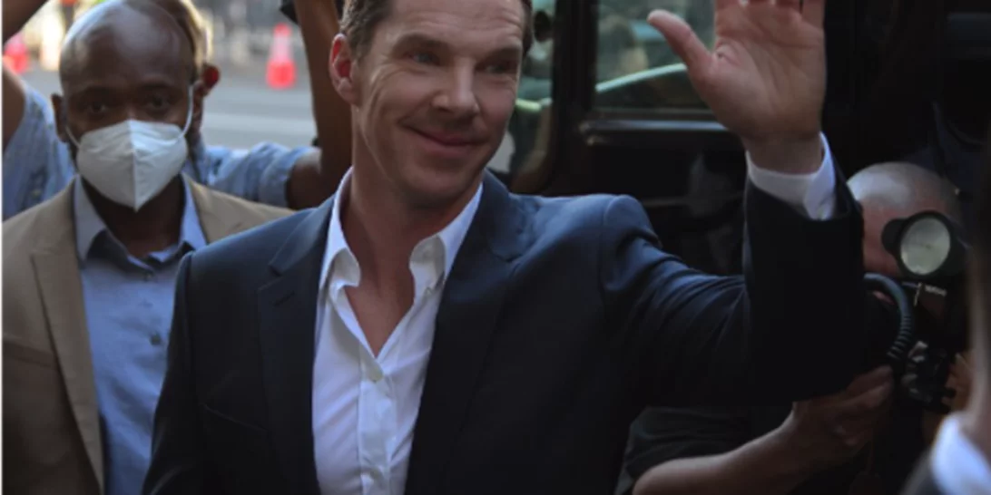 Benedict Cumberbatch | Ύψωσε την ουκρανική σημαία σε φεστιβάλ κινηματογράφου