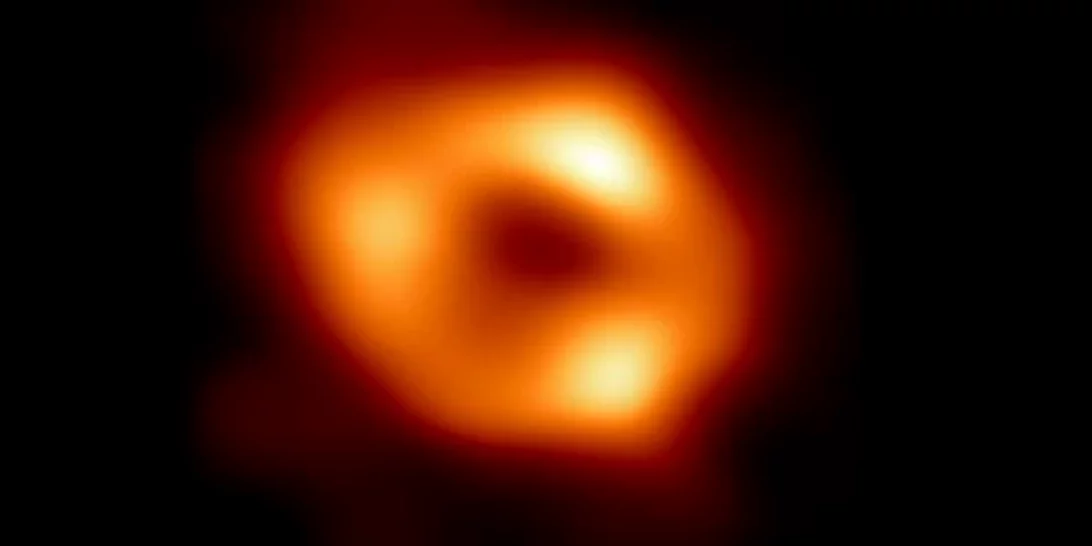 Ιστορική στιγμή | Φωτογραφήθηκε για πρώτη φορά η μαύρη τρύπα στην καρδιά του γαλαξία μας [Eικόνες]