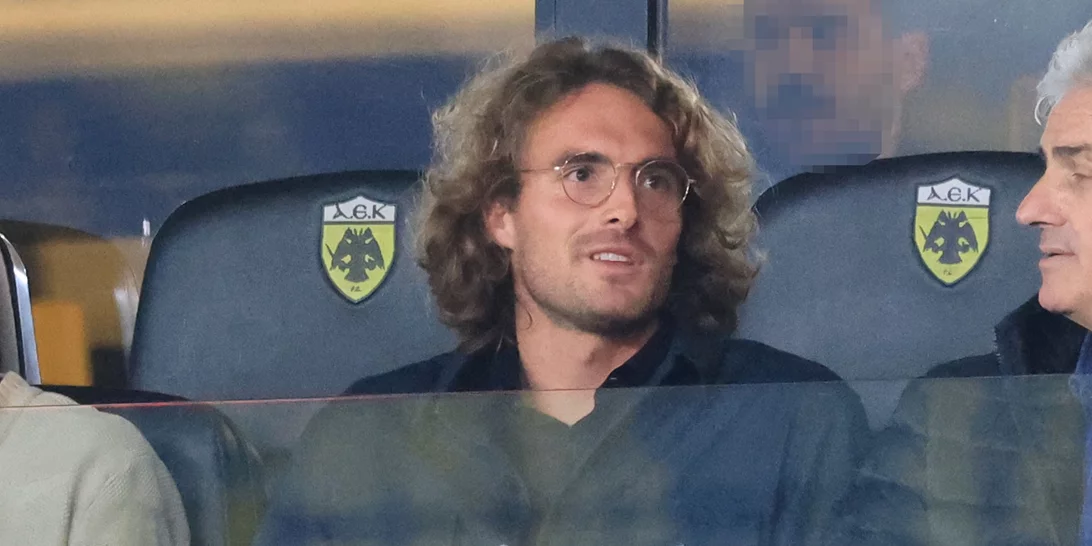 Στέφανος Τσιτσιπάς | Η οικογενειακή έξοδος στο γήπεδο μετά την αφαίρεση του διπλώματός του