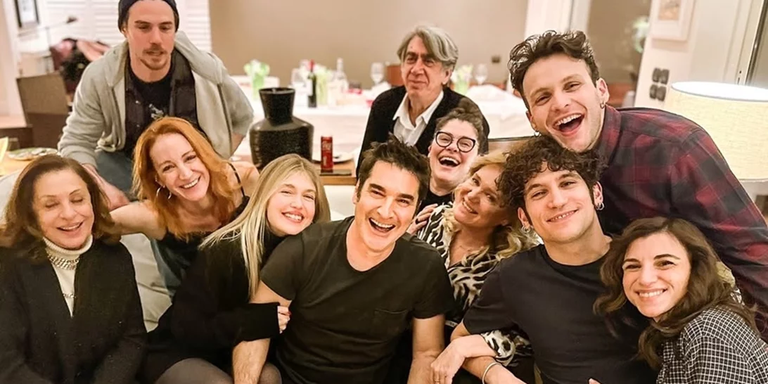 Ο Χριστόφορος Παπακαλιάτης έκοψε πίτα με τους συντελεστές του "Maestro" | Η αποκάλυψη για τον 4ο κύκλο